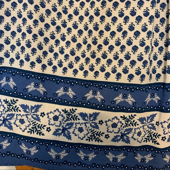 Blue and White Patterned Blouse - Picture 4 of 4